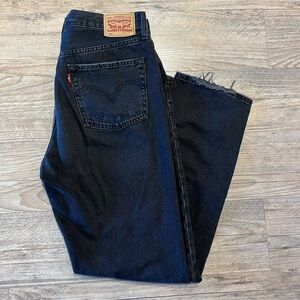 Levi’s - women’s 30/30 black distressed jeans